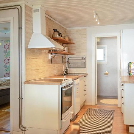 Beautiful Home In Tvaerred With Lake View Alhammar Exterior foto